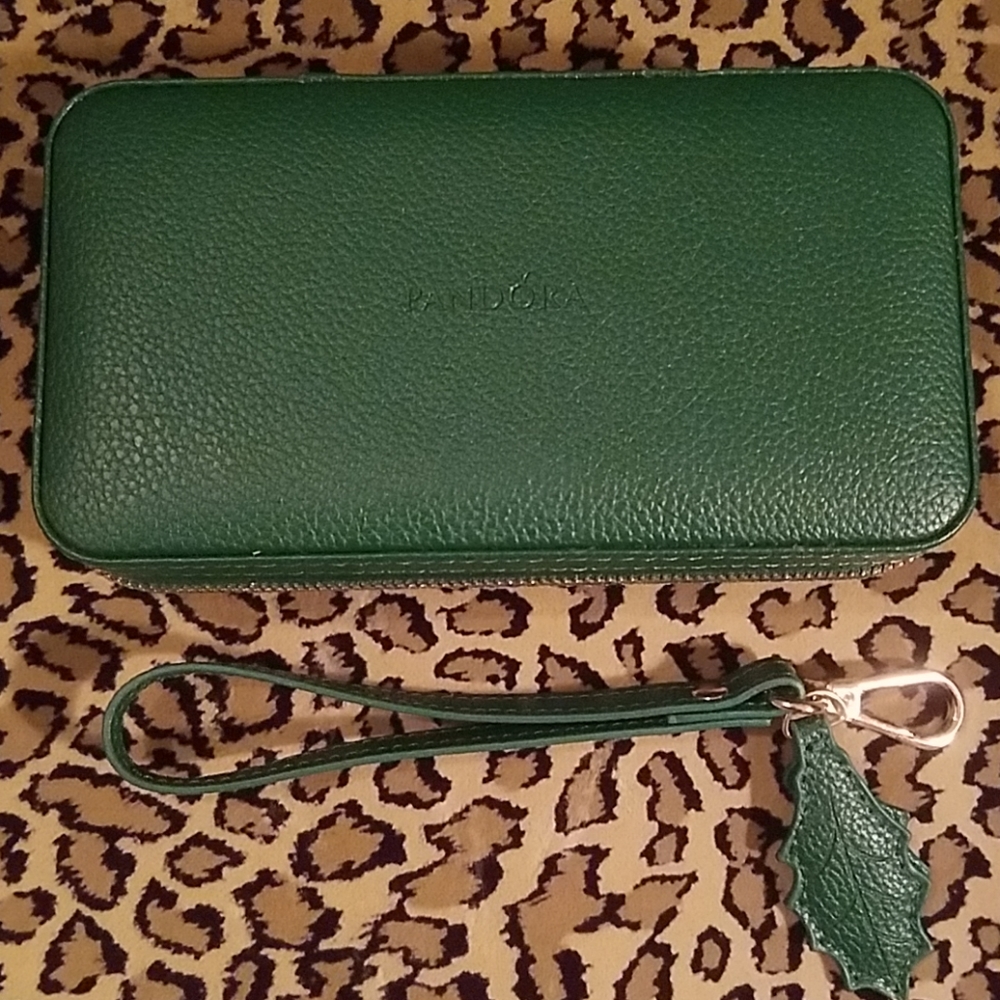 Pandora Holiday Green Travel Jewelry Box-NEW! - Picture 1 of 6
